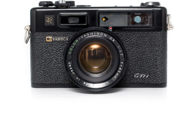 ヤシカ YASHICA Electro 35 GX Yashica Electro 35 GX Review — Derek Drapeau