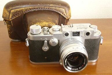 Leotax cameraと書かれています。 Leotax Model K (1955) - mike eckman dot com