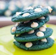 Blue-Velvet-White-Chocolate-Chip-Cookies5-620x614.jpg