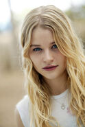 Emilie de ravin 16