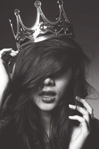 Beautiful-crown-girl-hair-photo-Favim.com-338258