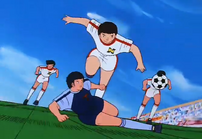 Toho takes the ball from Nankatsu