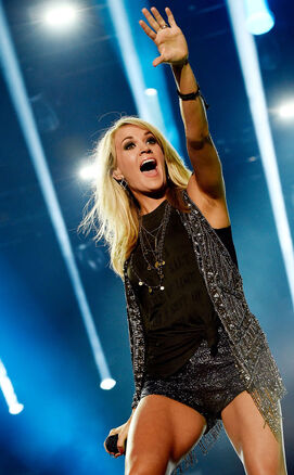 Rs 634x1024-150614092437-634.carrie-underwood.cm.61415