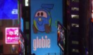 Раскрытие имени Глоби на одной из реклам Токио