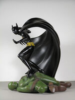 DC-Direct-Batgirl-statue-3