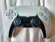 Green Knight's color affinity on a PS5 controller.