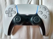 IceskimoPS5.jpg (2.33 MB) Iceskimo's color affinity on a PS5 controller.