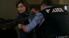 Castle-2x09-Esposito-M4A1-2