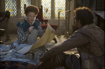 Elizabeth I starts a close relatioship with Walter Raleigh