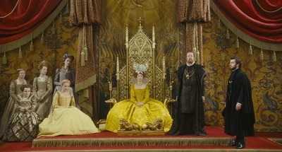 During an audience, Elizabeth I faces an awkward moment betwen the spanish ambassador and one of the british seamasters and pirates, Sir Walter Raleigh.