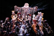 Tugger appears to have reverted to his collar-less look later in the show here.