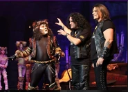 Misto Mezo Kalapacs Toth Budapest 2021.jpg (50 KB) Mező Zoltán as Mistoffelees I with Kalapács József and Tóth Attila, 2021