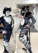 Victoria, backstage with Xavier Pellin and Taylor Scanlan, Asia Tour 2020