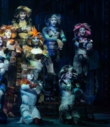 Fulton pyramid detail right.jpeg (99 KB) Kneeling: Tumblebrutus, Pouncival. Standing: Skimbleshanks, Mungojerrie. Elevated: Caliope, Bill Bailey, Fantazia.