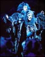 Grizabella, 2004
