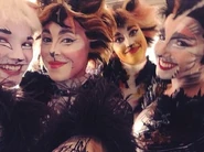 Group queens backstage Bway Rev 2017.jpg (85 KB)