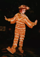 Pia Douwes Jennyanydots Vienna 1988.webp (27 KB) Pia Douwes as Jennyanydots (cover)