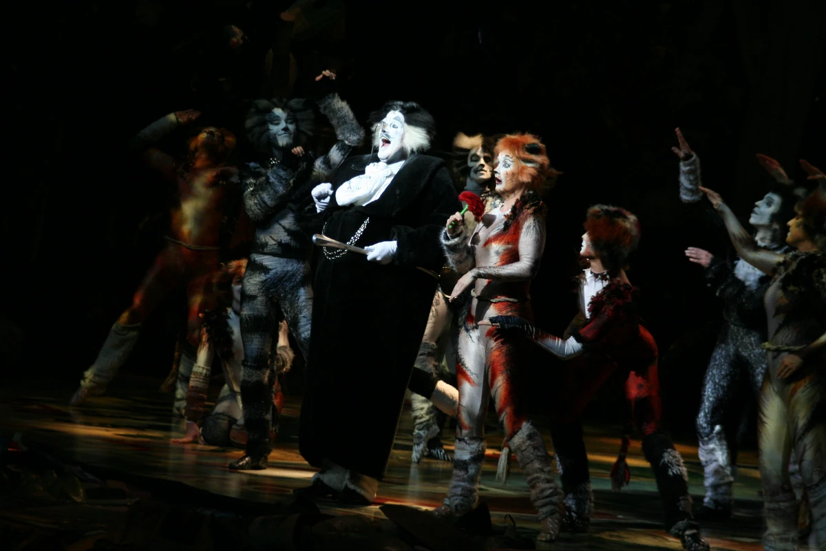 Bustopher Jones (song)/Dutch 'Cats' Musical Wiki Fandom