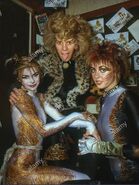 Tugger Victoria Jemima backstage L1981 03