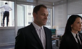 S06E04-Kapoor jumps