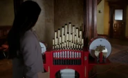 S05E12-Watson circus organ.jpg (189 KB)
