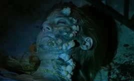 S04E13-Charlotte covered in mushrooms