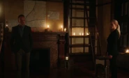 S07E02-Brownstone candles.jpg (153 KB)