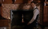S01E21-Holmes burning doll