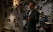 S05E01-Holmes evidence wall