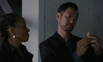 S06E06-Deakins Go Shinura pinky drive