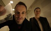 S01E13-Holmes w bug
