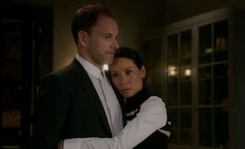 S06E01-Watson hugs Holmes