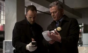 S01E24-Holmes Gregson morgue