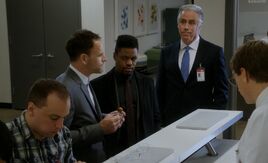 S05E08-Holmes tries smeat
