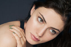 Phoebetonkin-fakepiercings-10