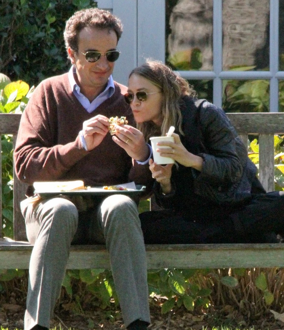 Strange Facts About The Olsen Twins' Childhood, image size:933x1083