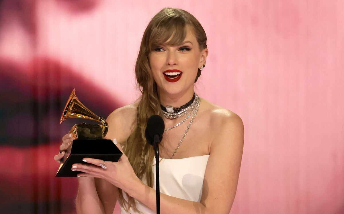 Review: Taylor Swift re-records 'Speak Now' album, surprises fans with new  tracks – Eagle Nation Online