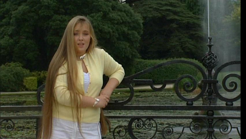 Chloë near the fountain.jpg