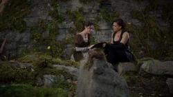 OUAT706ReginaDrizellaTalking