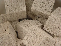 Elementi in materiale ceramico a elevata porosità