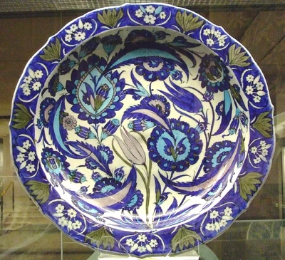 Iznik dish in saz and rosette style in the British Museum's collection