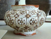  vase, thought to incorporate Western influences (3rd-4th century BCE).