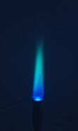 Flame test on Sulfato de cobre seen through cobalt glass