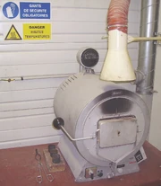 Horno de mufla y crisoles.