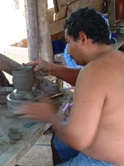 Potter-GuatilCR2003.jpg (62 kB) Torno de mano, en Costa Rica.