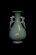 A Song dynasty Celadon vase with crazing glaze