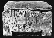15 Urna funeraria de Cn. Pompeyo -800x600-