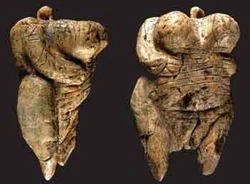 Venus of Hohle Fels (true height 6&nbsp;cm (2,4&nbsp;in)),  image copyright ©  H