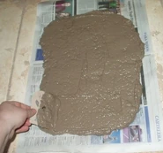 luego tiras una pequeña cantidad de pasta según el tamaño de plancha que quieras lograr