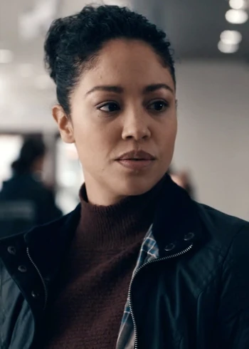 A promo pic of Riann Steele as Finola